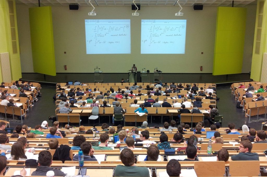 people-auditorium-meeting-sitting-student-education-1246944-pxhere.com