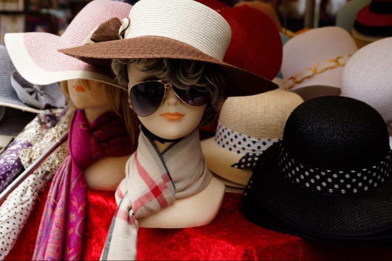 shop-red-color-hat-fashion-market-876968-pxhere.com
