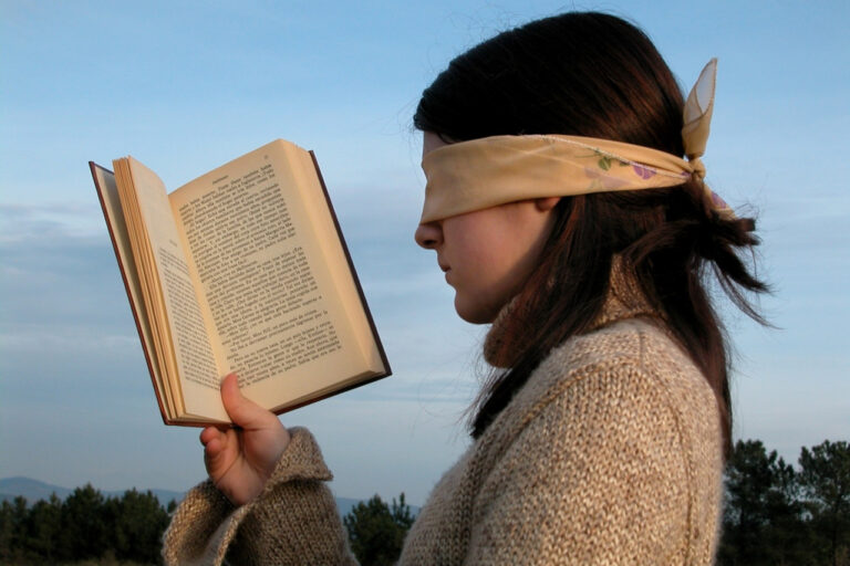 libri adolescente bendata lettura